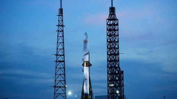 Die Blue Origin New Glenn Rakete steht auf der Cap