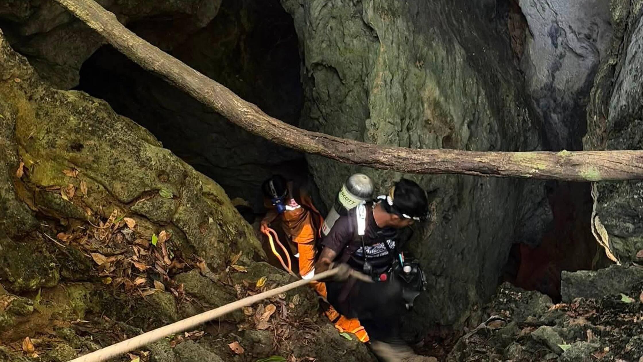 Auf diesem von Metta Tham Rescue Kalasin veröffent