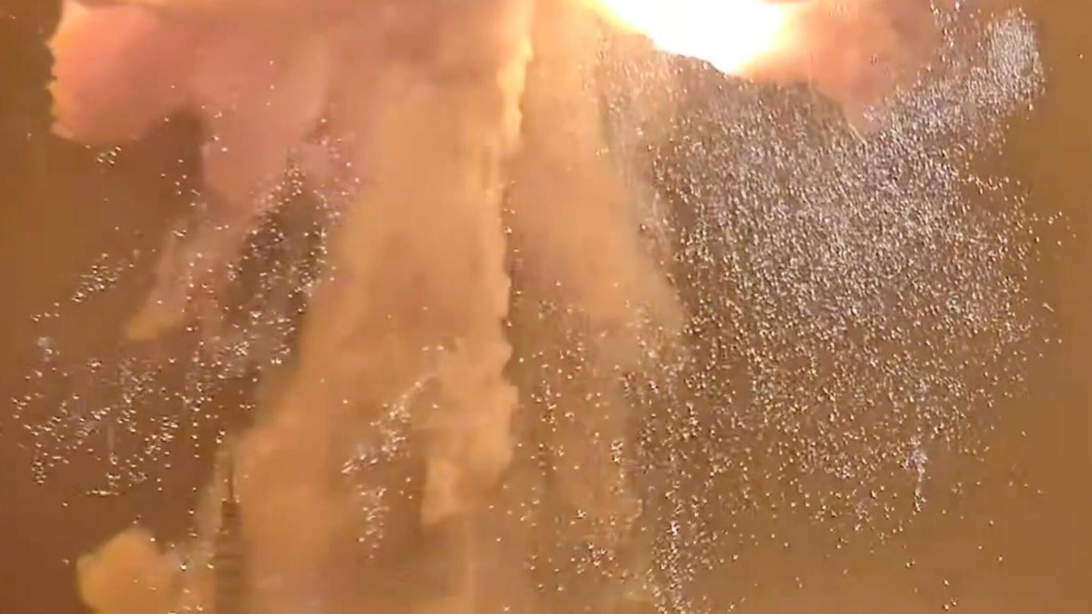 Eine Blue Origin New Glenn Rakete explodiert währe
