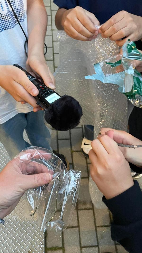 Hier nehmen die Schüler gerade Töne auf, die nach