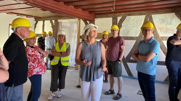 Die Sanierung des Rathauses in Forchheim steckt in den letzten Zügen. OB Martina Hebendanz und die städtische Projektleiterin Claudia Greve laden zu einer exklusiven Begehung ein, um den aktuellen Stand zu sehen. Unsere Redaktion war vor Ort.