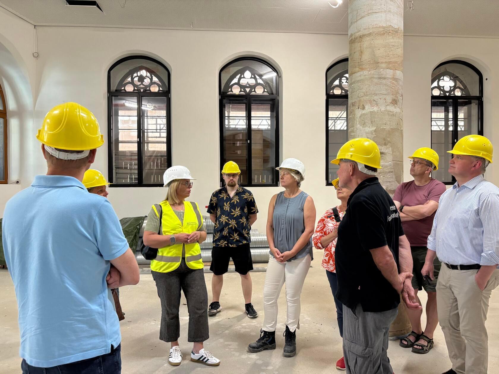 Die Sanierung des Rathauses in Forchheim befindet sich auf der Zielgeraden. OB Martina Hebendanz und die städtische Projektleiterin Claudia Greve luden nun zu einer exklusiven Begehung ein, um den aktuellen Stand zu sehen. Die Bilder.