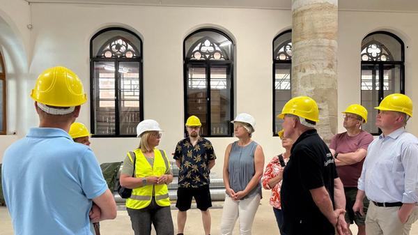 Die Sanierung des Rathauses in Forchheim befindet sich auf der Zielgeraden. OB Martina Hebendanz und die städtische Projektleiterin Claudia Greve luden nun zu einer exklusiven Begehung ein, um den aktuellen Stand zu sehen. Die Bilder.