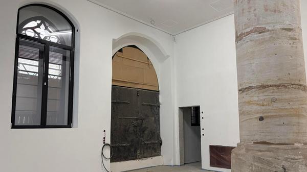 Die Sanierung des Rathauses in Forchheim steckt in den letzten Zügen. OB Martina Hebendanz und die städtische Projektleiterin Claudia Greve laden zu einer exklusiven Begehung ein, um den aktuellen Stand zu sehen. Unsere Redaktion war vor Ort.