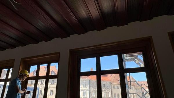 Die Sanierung des Rathauses in Forchheim steckt in den letzten Zügen. OB Martina Hebendanz und die städtische Projektleiterin Claudia Greve laden zu einer exklusiven Begehung ein, um den aktuellen Stand zu sehen. Unsere Redaktion war vor Ort.