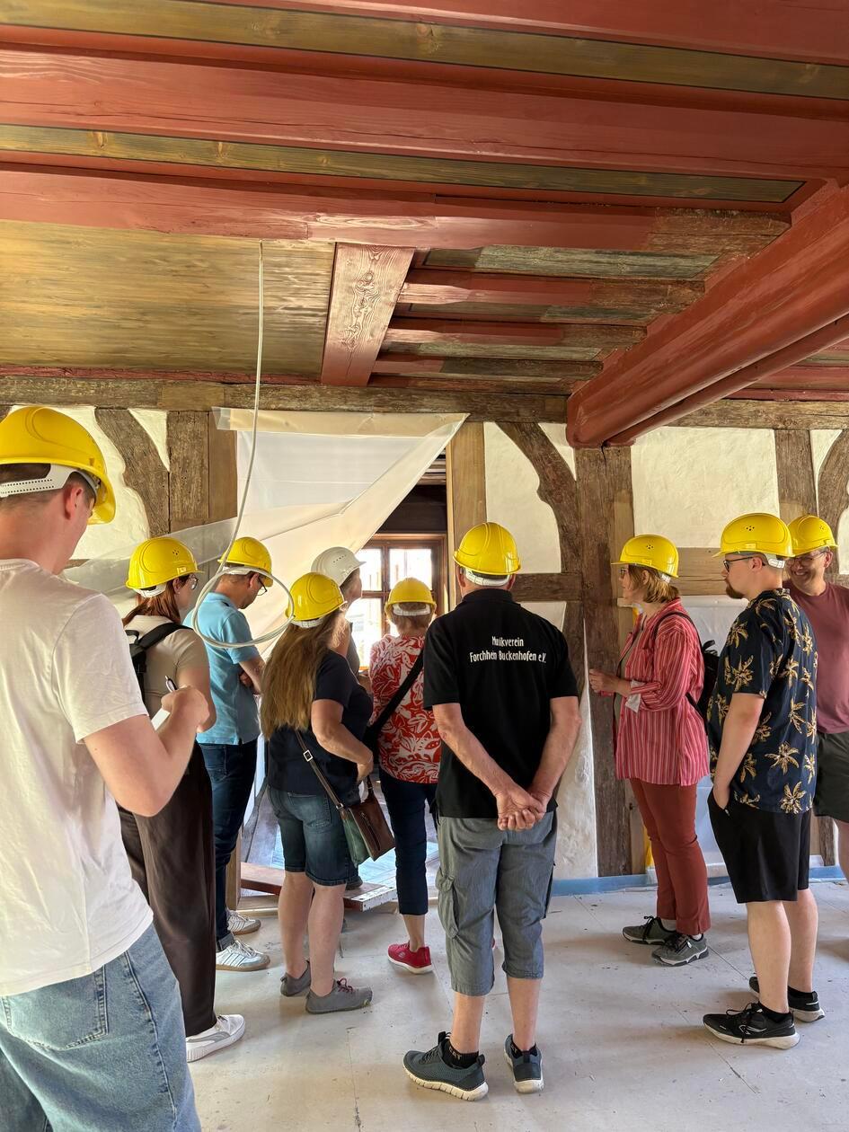 Die Sanierung des Rathauses in Forchheim steckt in den letzten Zügen. OB Martina Hebendanz und die städtische Projektleiterin Claudia Greve laden zu einer exklusiven Begehung ein, um den aktuellen Stand zu sehen. Unsere Redaktion war vor Ort.