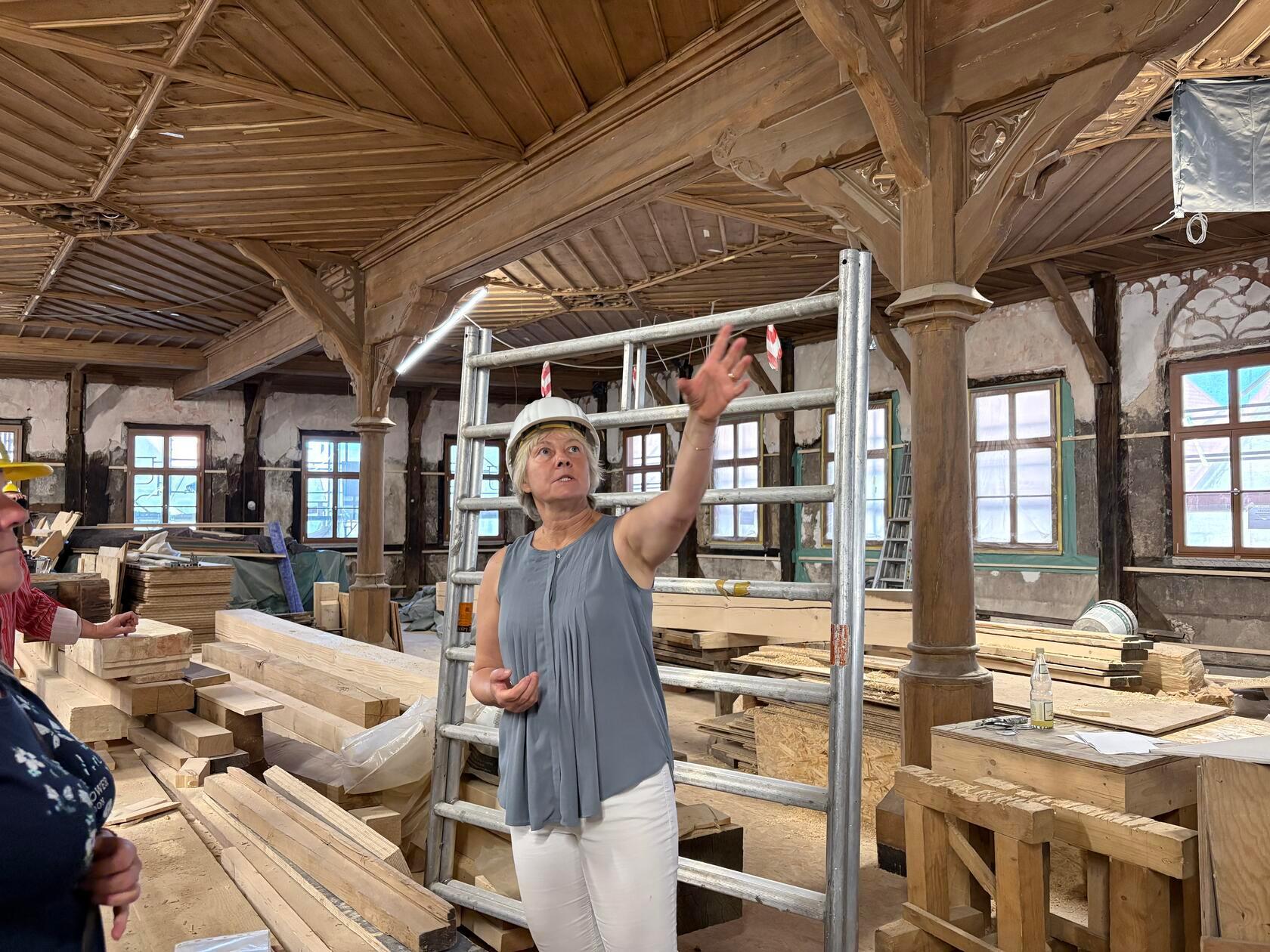 Auf dem Bild zu sehen ist der große Rathaussaal.Die Sanierung des Rathauses in Forchheim steckt in den letzten Zügen. OB Martina Hebendanz und die städtische Projektleiterin Claudia Greve laden zu einer exklusiven Begehung ein, um den aktuellen Stand zu sehen. Unsere Redaktion war vor Ort.