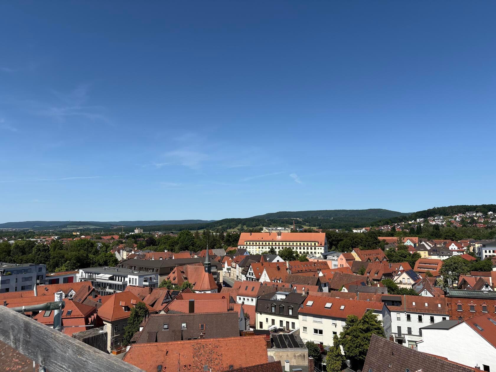 Die Sanierung des Rathauses in Forchheim steckt in den letzten Zügen. OB Martina Hebendanz und die städtische Projektleiterin Claudia Greve laden zu einer exklusiven Begehung ein, um den aktuellen Stand zu sehen. Unsere Redaktion war vor Ort.