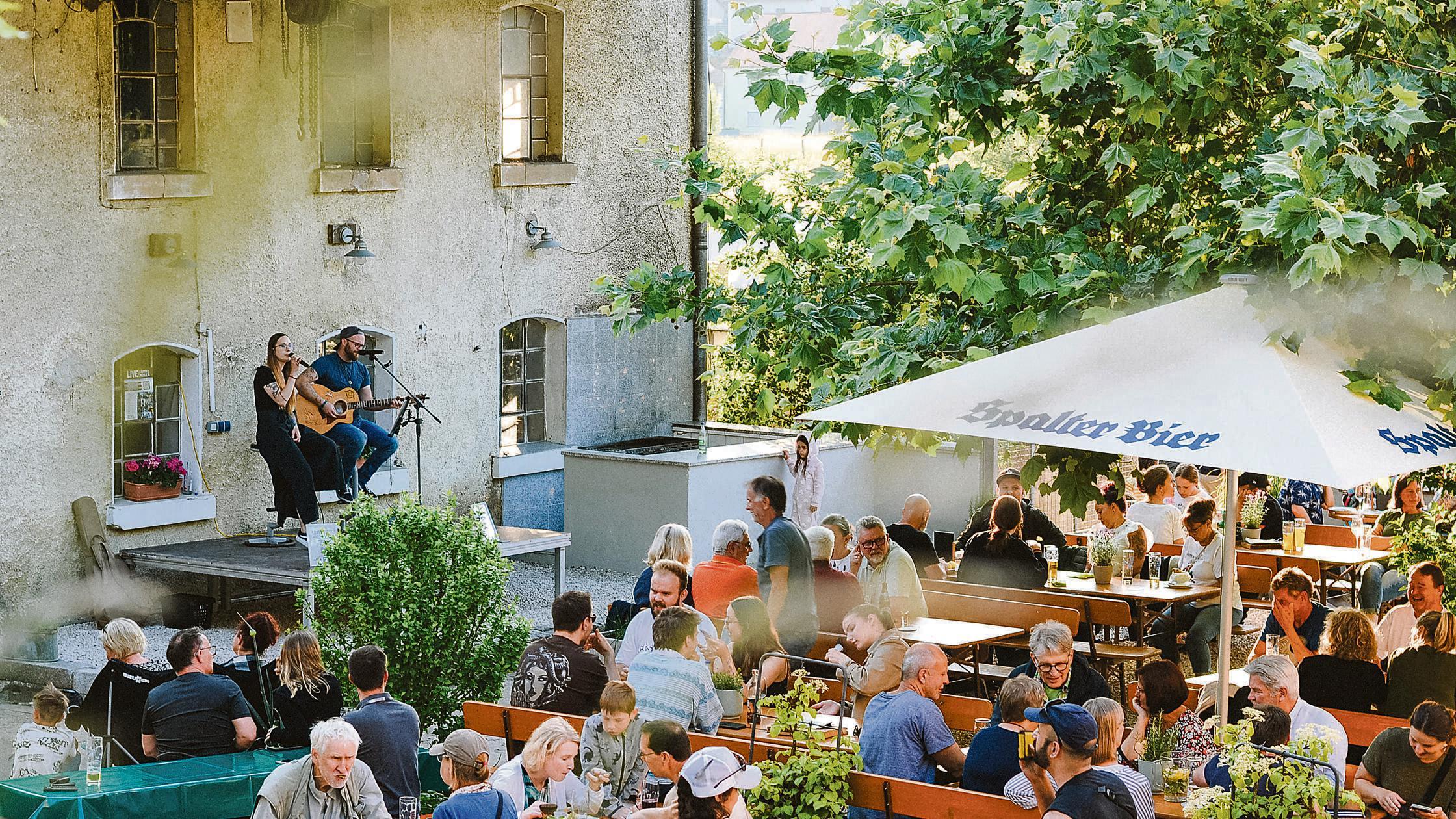 Live on the Altmühl: Weekly concerts take place in this beer garden near ...