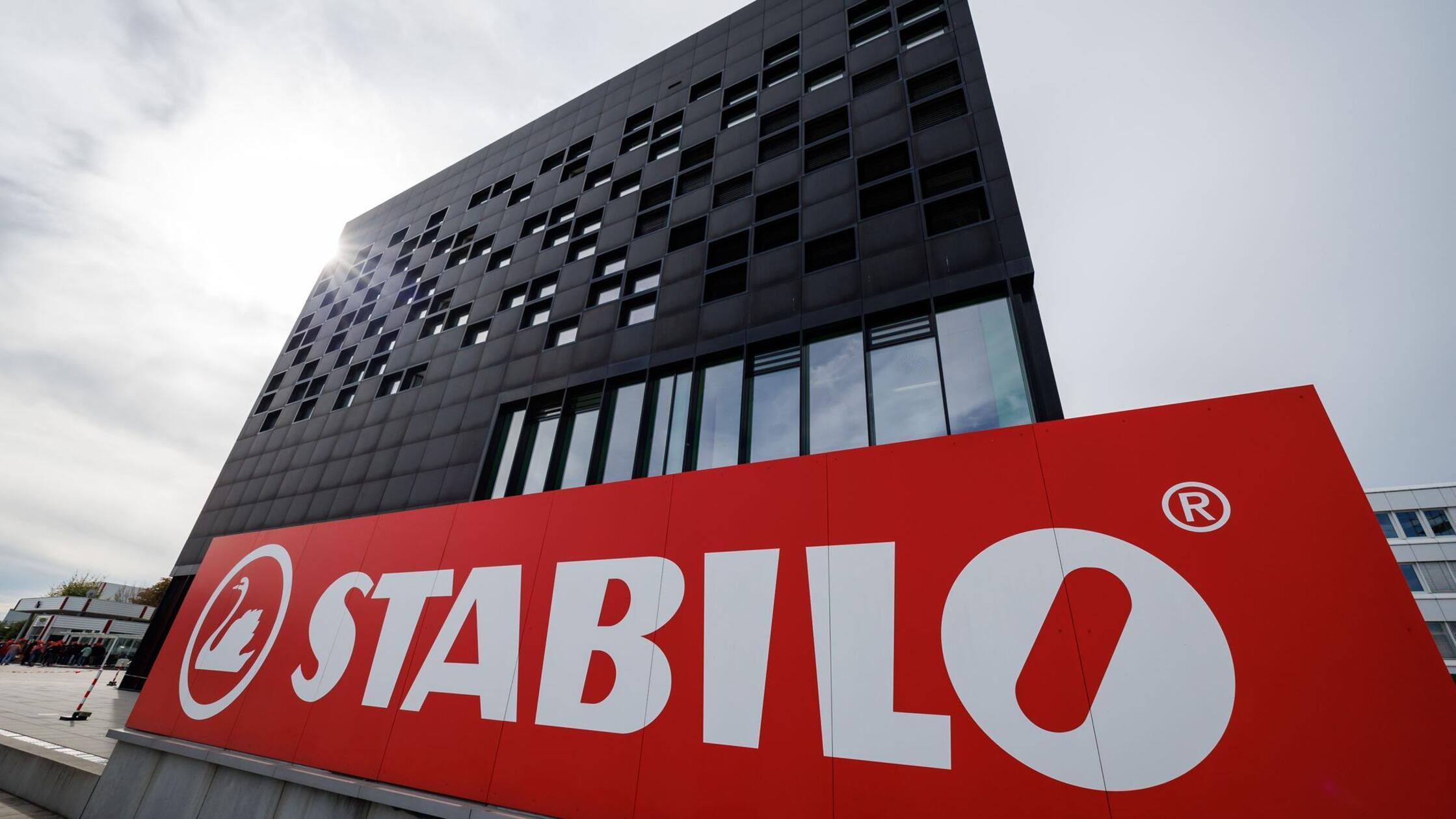 Das Logo der Firmengruppe Schwan-Stabilo steht vor