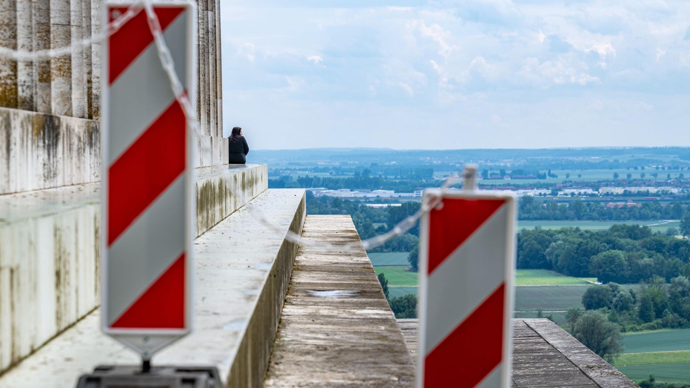 Absperrungen sind an der Walhalla angebracht. Nach