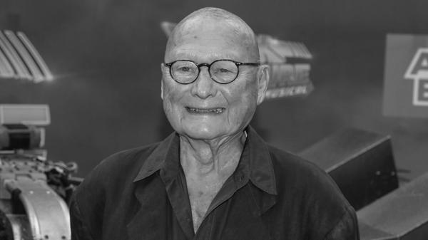 <b>James Tolkan</b> vor allem bekannt durch seine Rollen in „Top Gun“ und der „Zurück in die Zukunft“-Reihe, ist am am 26. März 2026 in Saranac Lake (New York) verstorben. Er wurde 94 Jahre alt.
