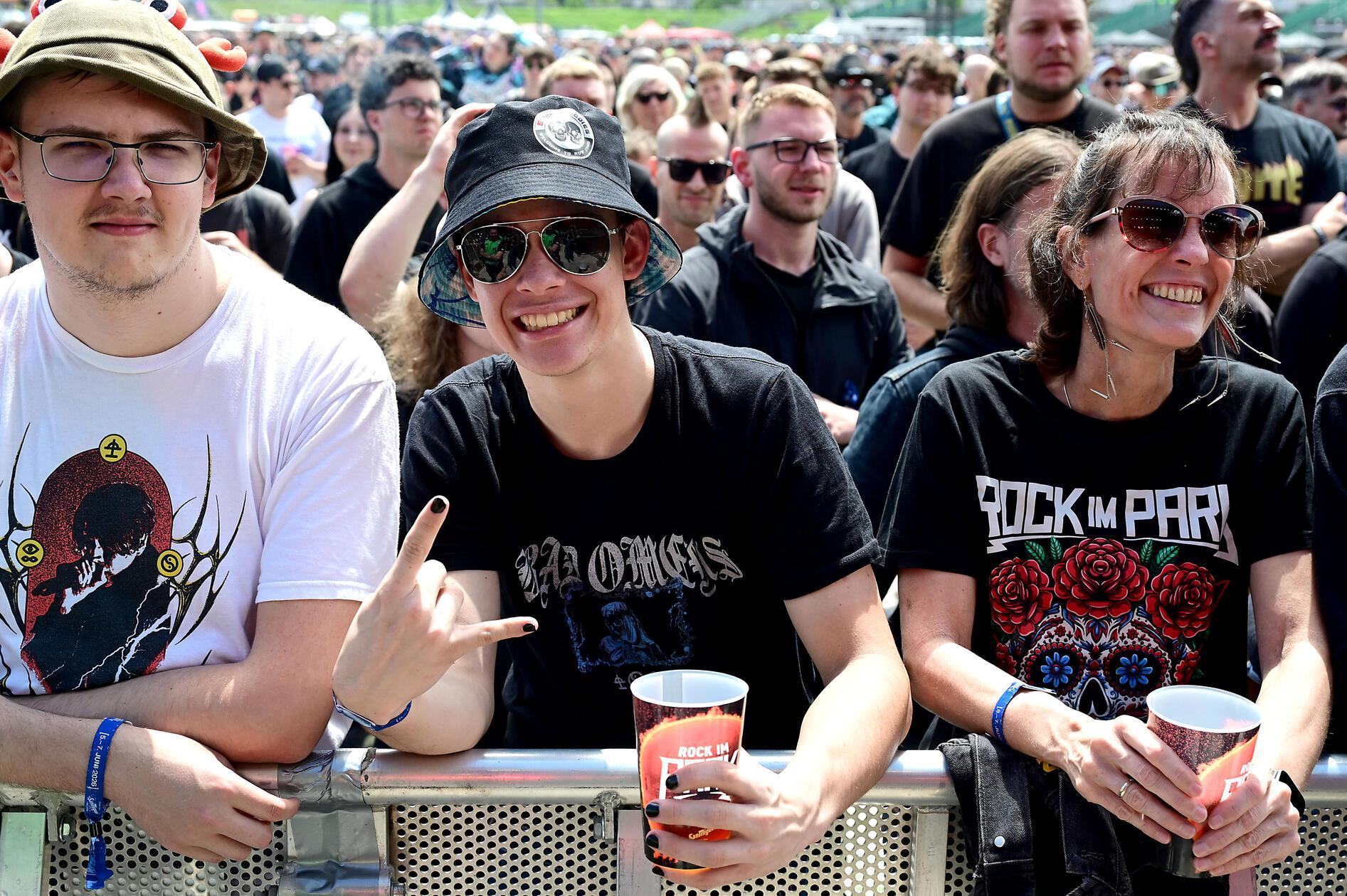Bereits am Freitag geht es direkt rein mit Volbeat als Headliner, sowie Electric Callboy und Bad Omens.