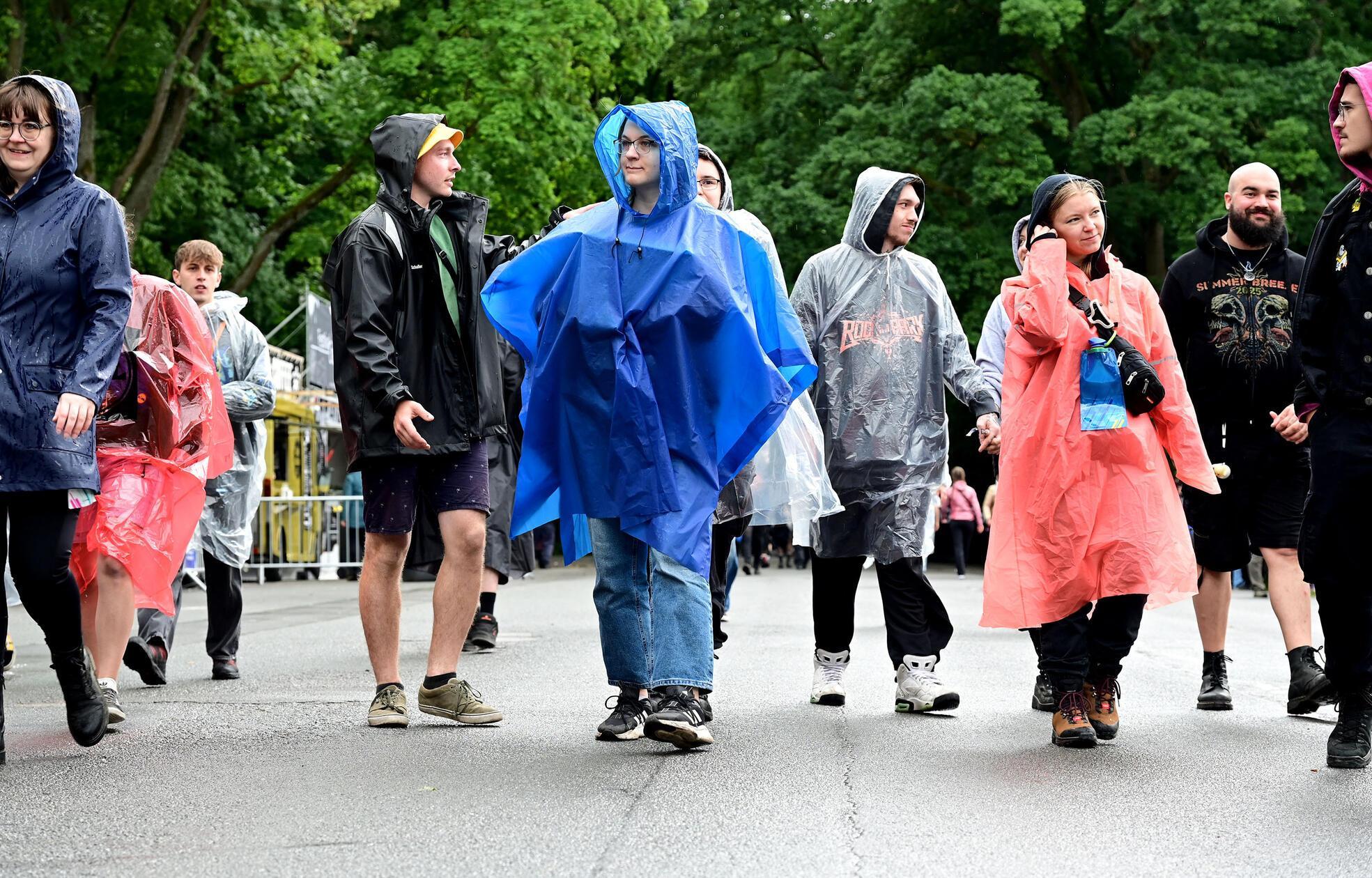 Die Veranstalter erwarten in diesem Jahr etwa 80.000 Besucherinnen und Besucher täglich auf dem Gelände. Damit ist das Musikfestival komplett ausverkauft.