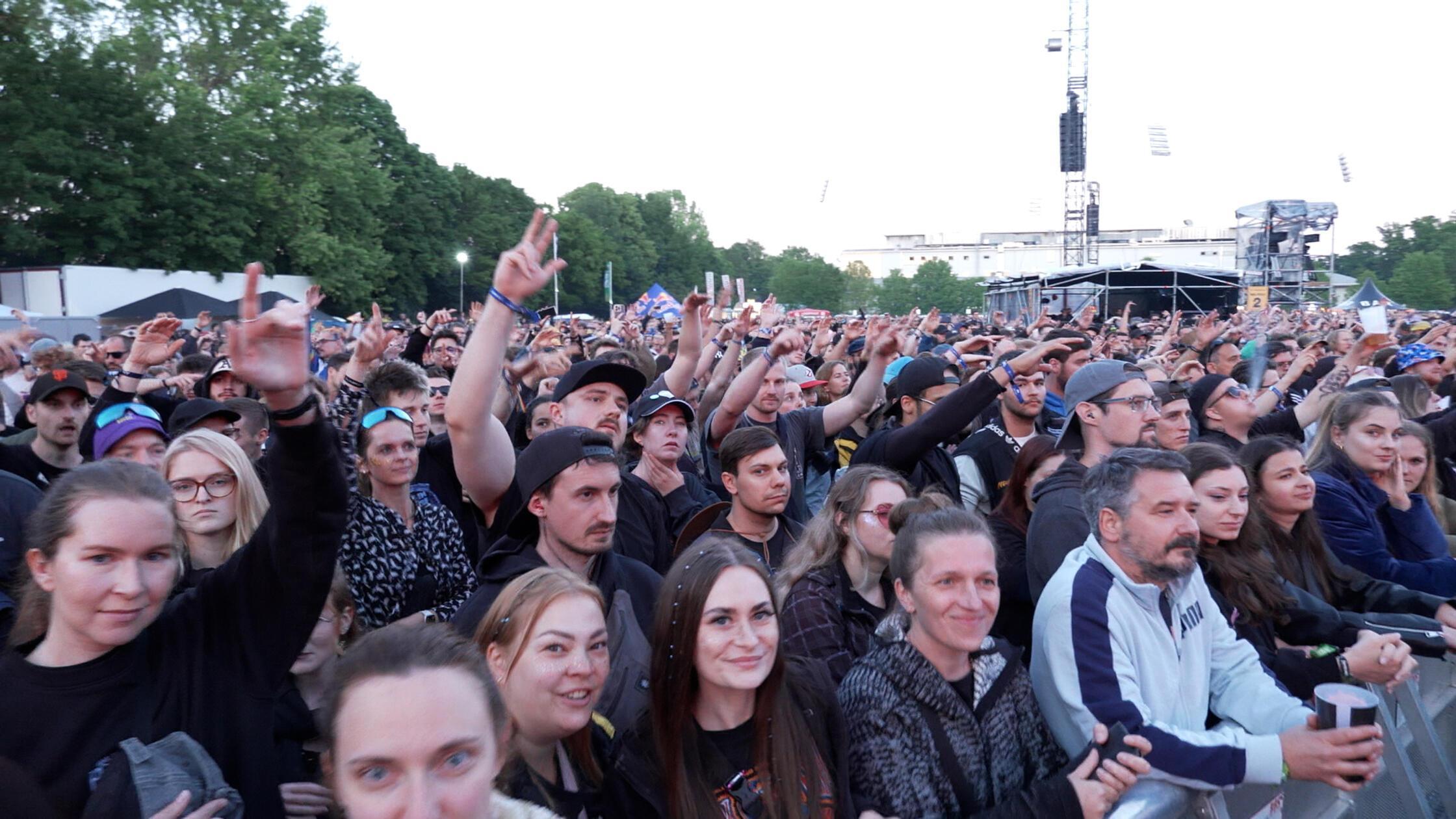 Schon am ersten Abend feierten rund 80.000 Besucherinnen und Besucher rund um den Dutzendteich.