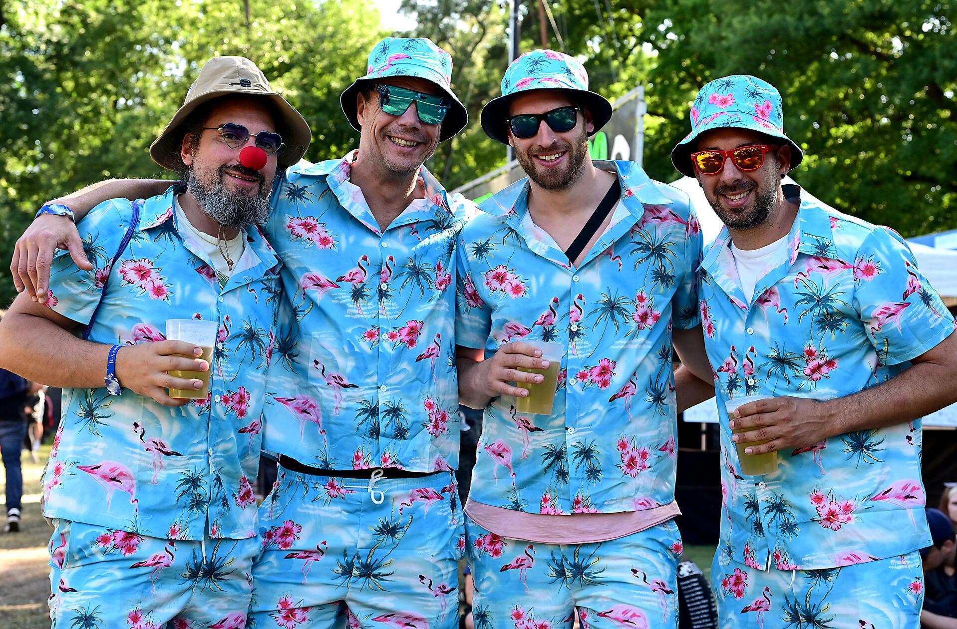 Matthias, Eike, Sebastian und Andreas (von links) lassen sich jedes Jahr ein neues Outfit einfallen...