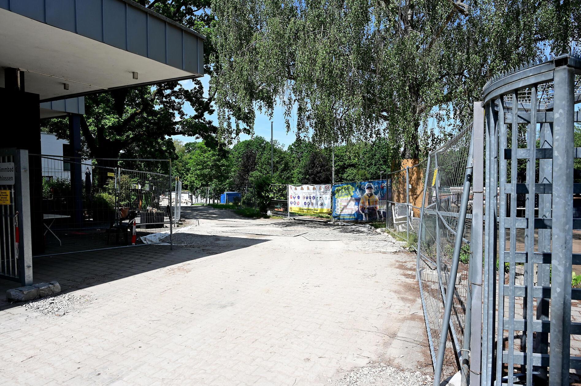 Das Freibad Bayern07 mitten in Nürnberg wird von Grund auf saniert. Im Februar 2026 startete der offizielle Spatenstich die rund neun Millionen Euro teure Generalsanierung. Ziel ist die Wiedereröffnung zur Saison 2027.