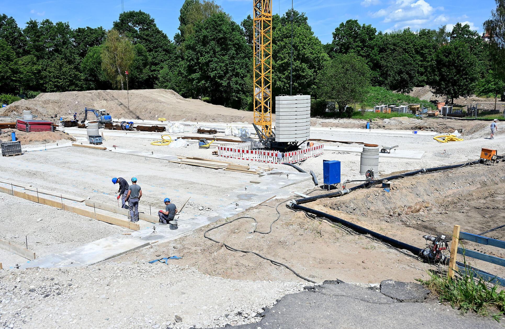 Nach dem Ende der Abbrucharbeiten zeigte sich das Gelände deutlich verändert: Die alten Anlagen wurden vollständig zurückgebaut, die Baustelle für die nächsten Schritte vorbereitet.
