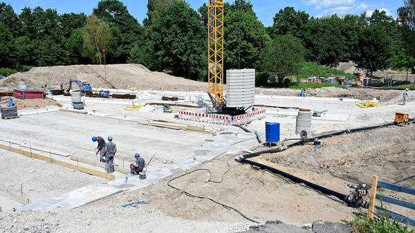 Nach dem Ende der Abbrucharbeiten zeigte sich das Gelände deutlich verändert: Die alten Anlagen wurden vollständig zurückgebaut, die Baustelle für die nächsten Schritte vorbereitet.