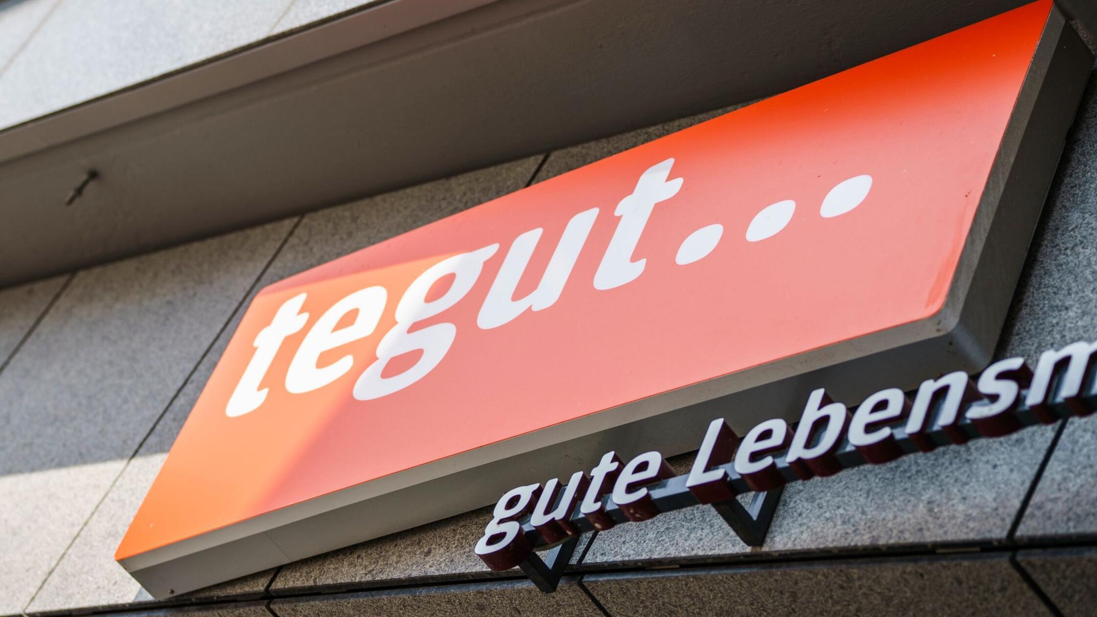 Das Logo des Lebensmittelhändlers Tegut ist an ein