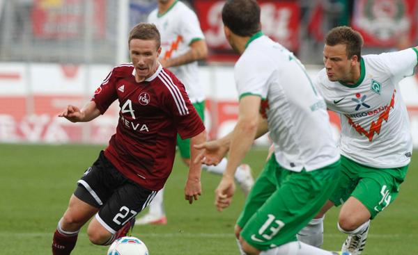 Markus Mendler - eh natürlich in einem anderen Spielsegment beheimatet - wurde beim FCN derweil kein Wollscheid. Aus der eigenen Jugend aufgerückt hatte es der quirlige Offensivmann von Beginn an schwer und kam - auch wenn der Einstand des jungen Allgäuers bei den Profis ziemlich vielversprechend geriet - nach nur wenigen kurzen Einsätzen wieder in der U19 zum Zug. In den Jahren danach wurde der Youngster von unterschiedlichsten Verletzungsproblemen geplagt, von denen Mendler auch während seiner halbjährigen Leihe beim SV Sandhausen nicht verschont blieb.