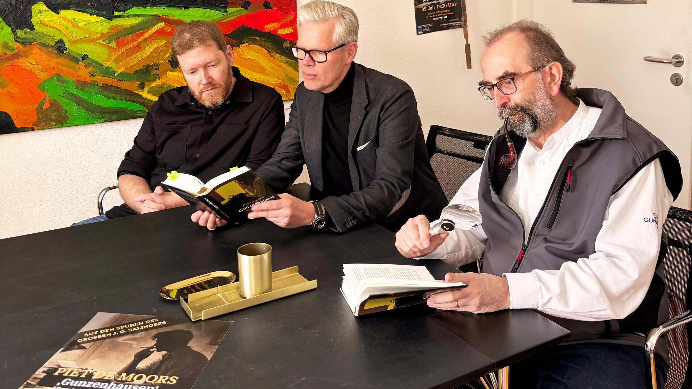 Unser Bild zeigt von links  Literaturwissenschaftl