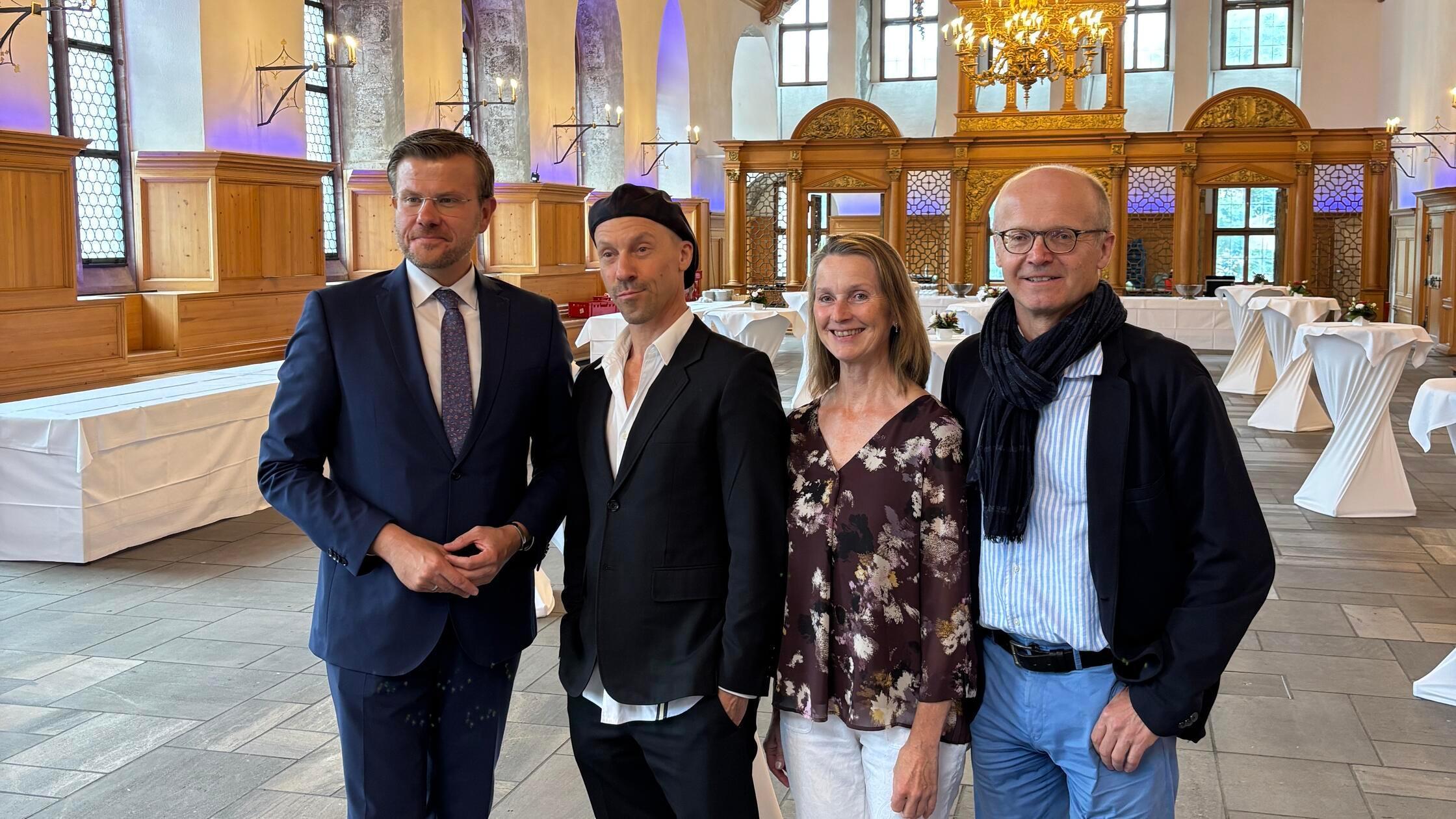Internationale-Ballettgala-Richard-Siegal-l-dt-im-Opernhaus-N-rnberg-zum-gro-en-Fest