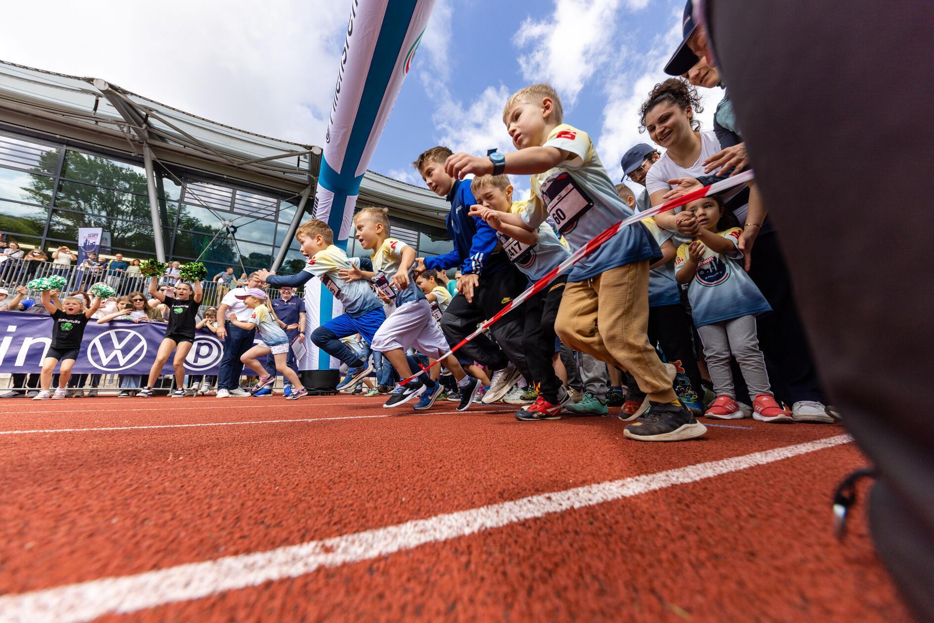 Um-die-Wette-laufen-beim-Kidsmarathon-in-F-rth-Die-sch-nsten-Bilder-vom-Rennen