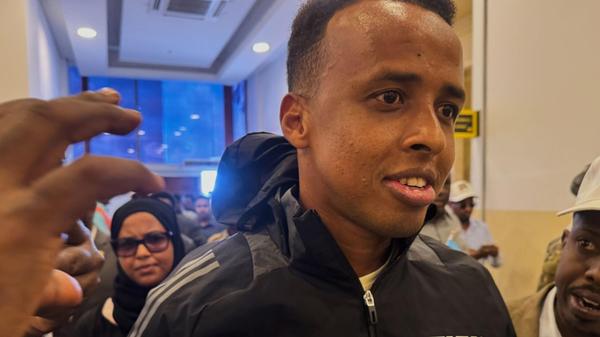 Der somalische Schiedsrichter Omar Artan, dem die