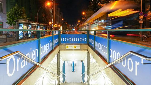 Ein Eingang zum U-Bahnhof Oranienburger Tor (undat