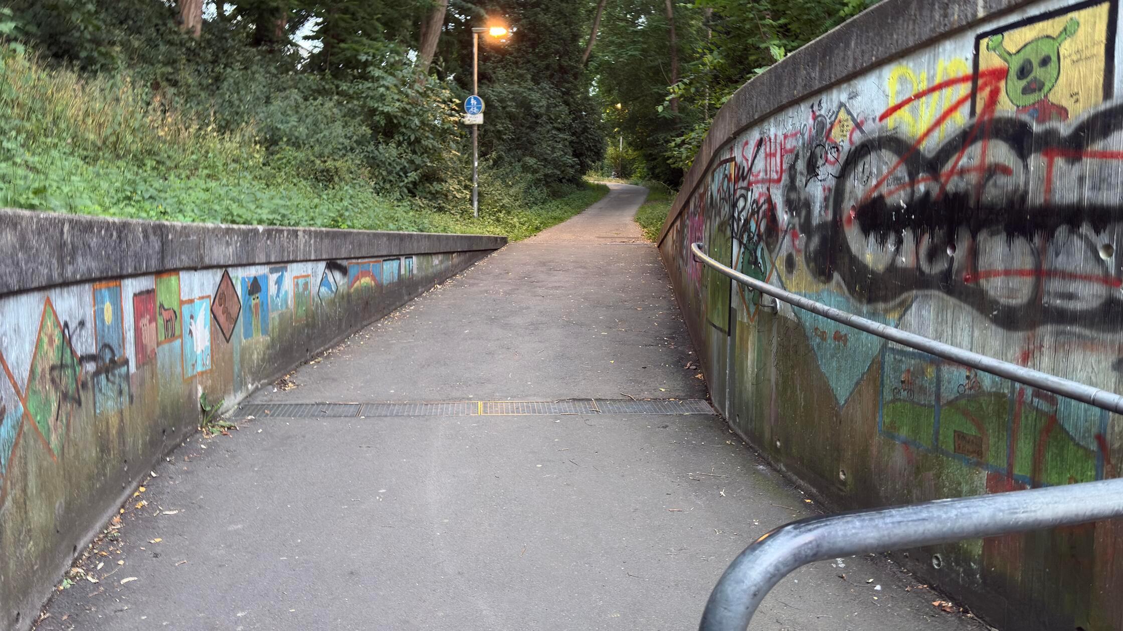 Frau auf Radweg getÃ¶tet: Polizei im GroÃŸeinsatz