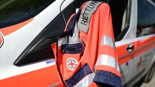 Eine Jacke eines Rettungssanitäters des Deutschen