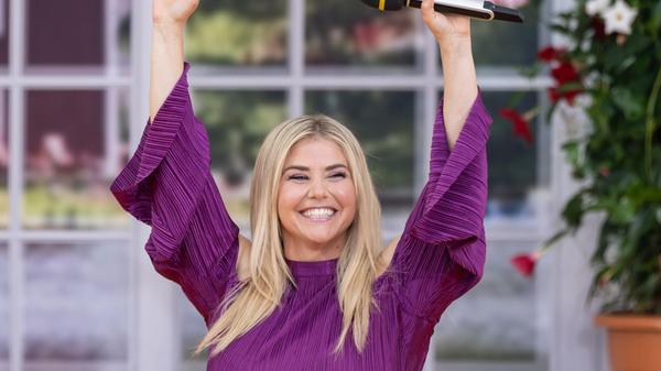 Die Sängerin Beatrice Egli tritt während der Liveü