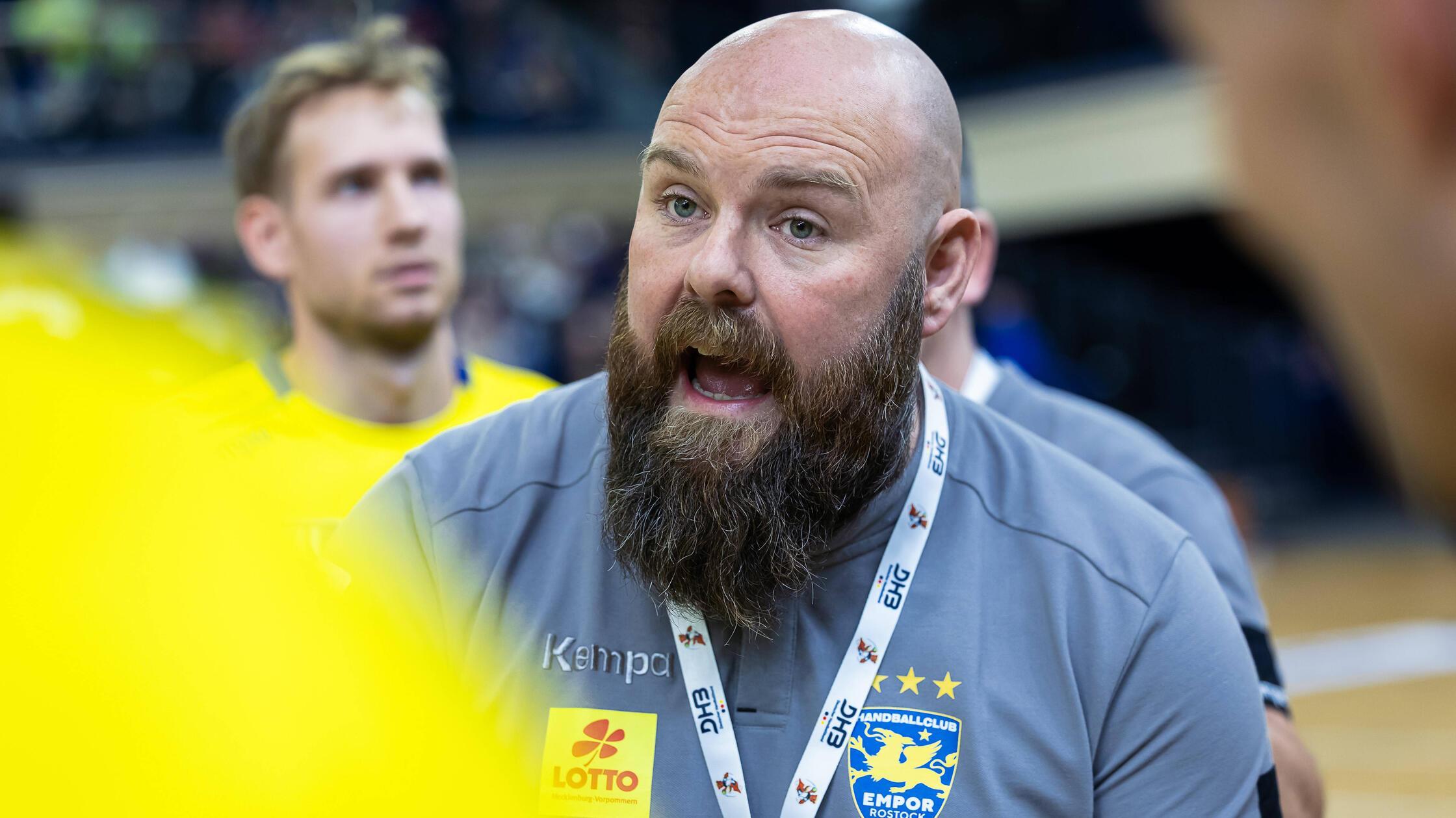 Vom-HCE-zum-HCE-Rauschebart-Trainer-kommt-von-Traditionsklub-ein-anderer-ist-daf-r-raus
