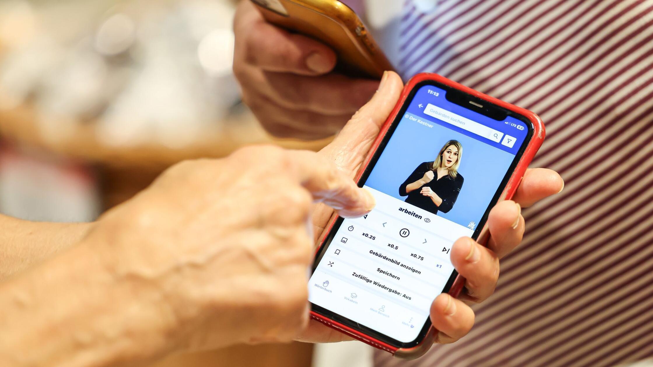 Gebärdensprache lernen mit einer App auf dem Handy