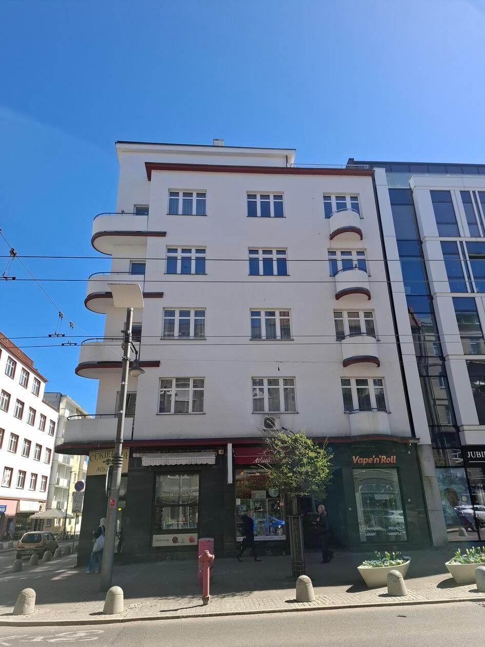 mit diesem architektonischen Baustil, der sich durch die ganze Stadt zieht, wurde Gdynia gerade ins Unesco-Weltkulturerbe aufgenommen.