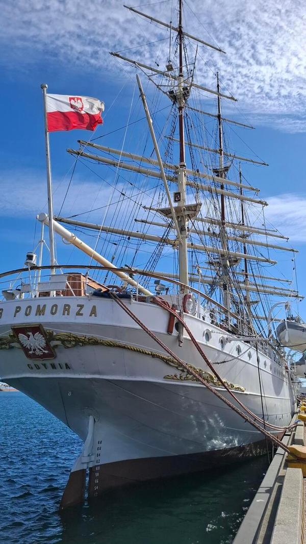 Die Dar Pomorza ist ein dreimastiges Vollschiff, das jahrelang in Polen als Segelschulschiff eingesetzt wurde und jetzt als Museumsschiff in Gdynia (Gdingen) liegt.