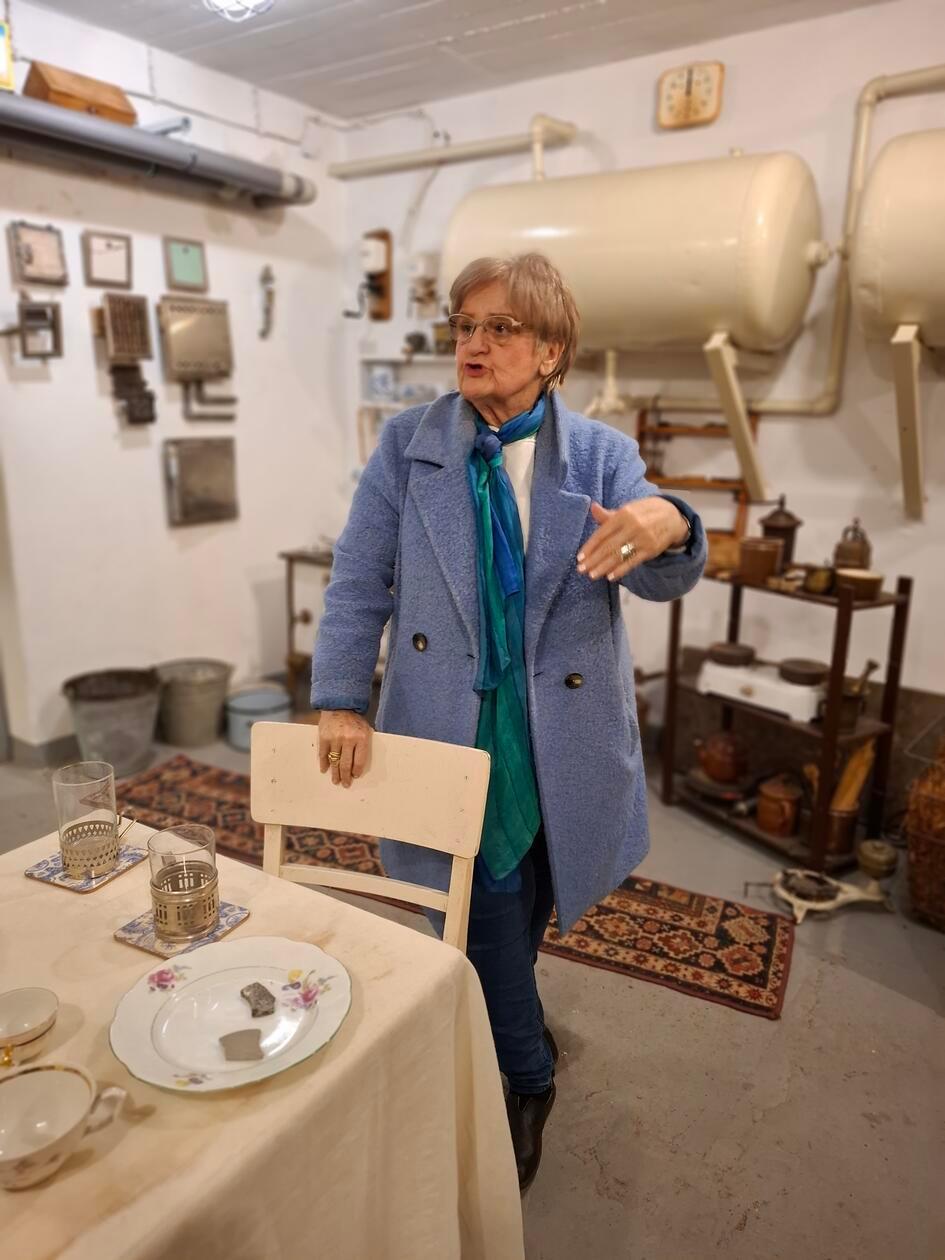 Entstanden ist dieses Museum auf Initiative von Maria Piradoff-Link (76), die bei Anruf auch durch das Museum führt und erzählt.