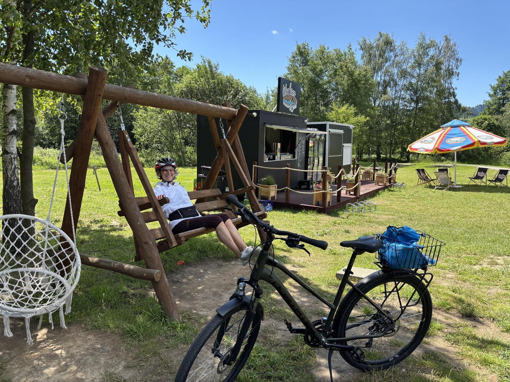 An den gut ausgebauten Radwegen in Südpolen laden oft schöne Picknick-Plätze zum Verweilen ein. 