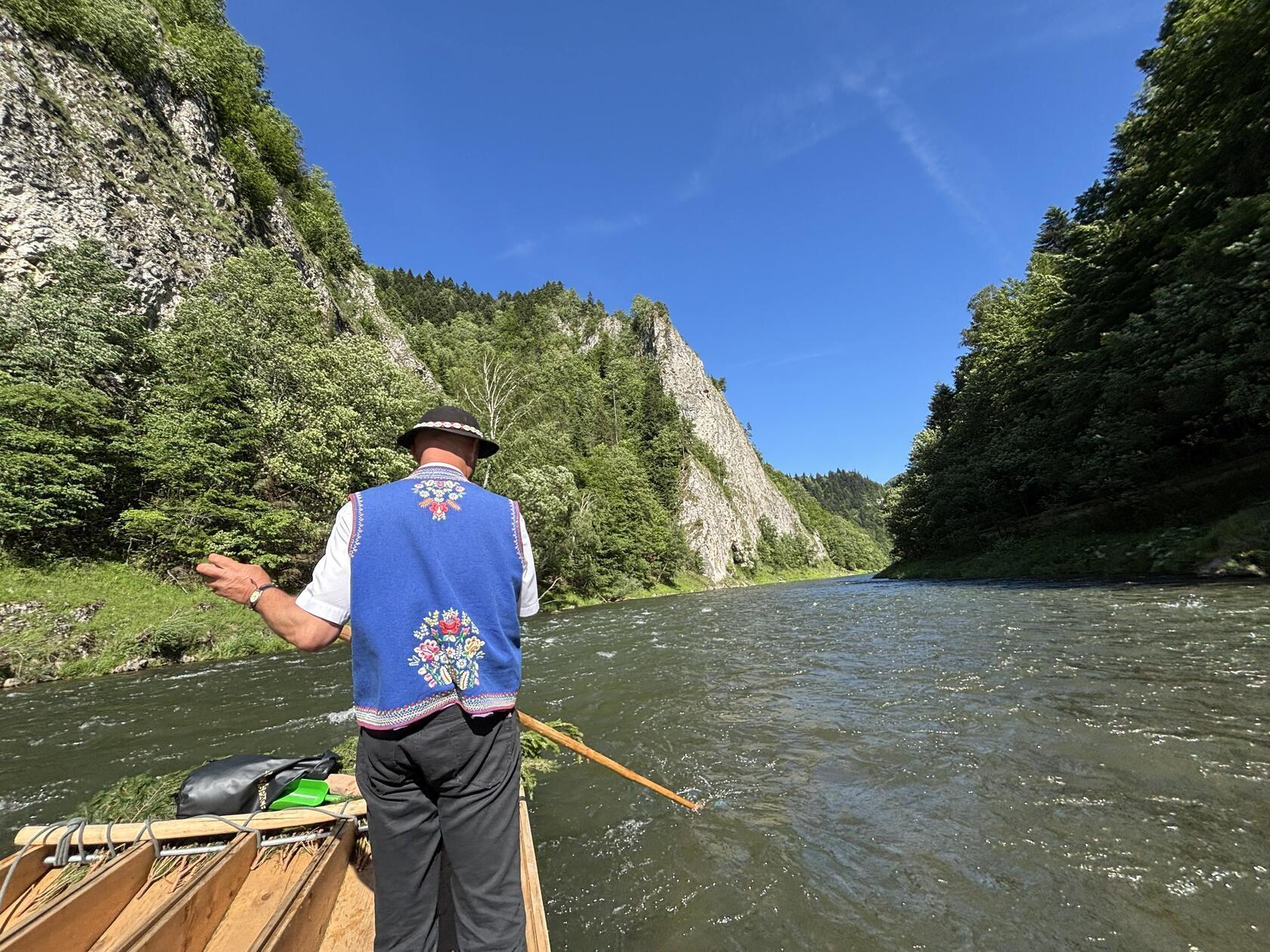 Im Pieniny-Gebirge gleitet man per Floß durch spektakuläre Schluchten.