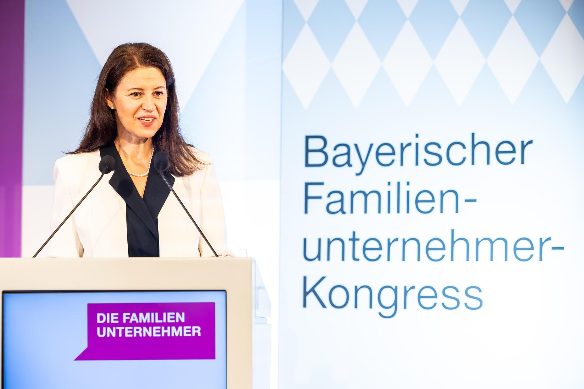 Eva Vesterling, bayerische Landesvorsitzende des Vereins "Die Familienunternehmer", hat den Kongress in Nürnberg geplant und prominente Redner gewinnen können.