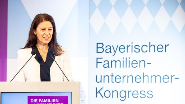 Eva Vesterling, bayerische Landesvorsitzende des Vereins "Die Familienunternehmer", hat den Kongress in Nürnberg geplant und prominente Redner gewinnen können.