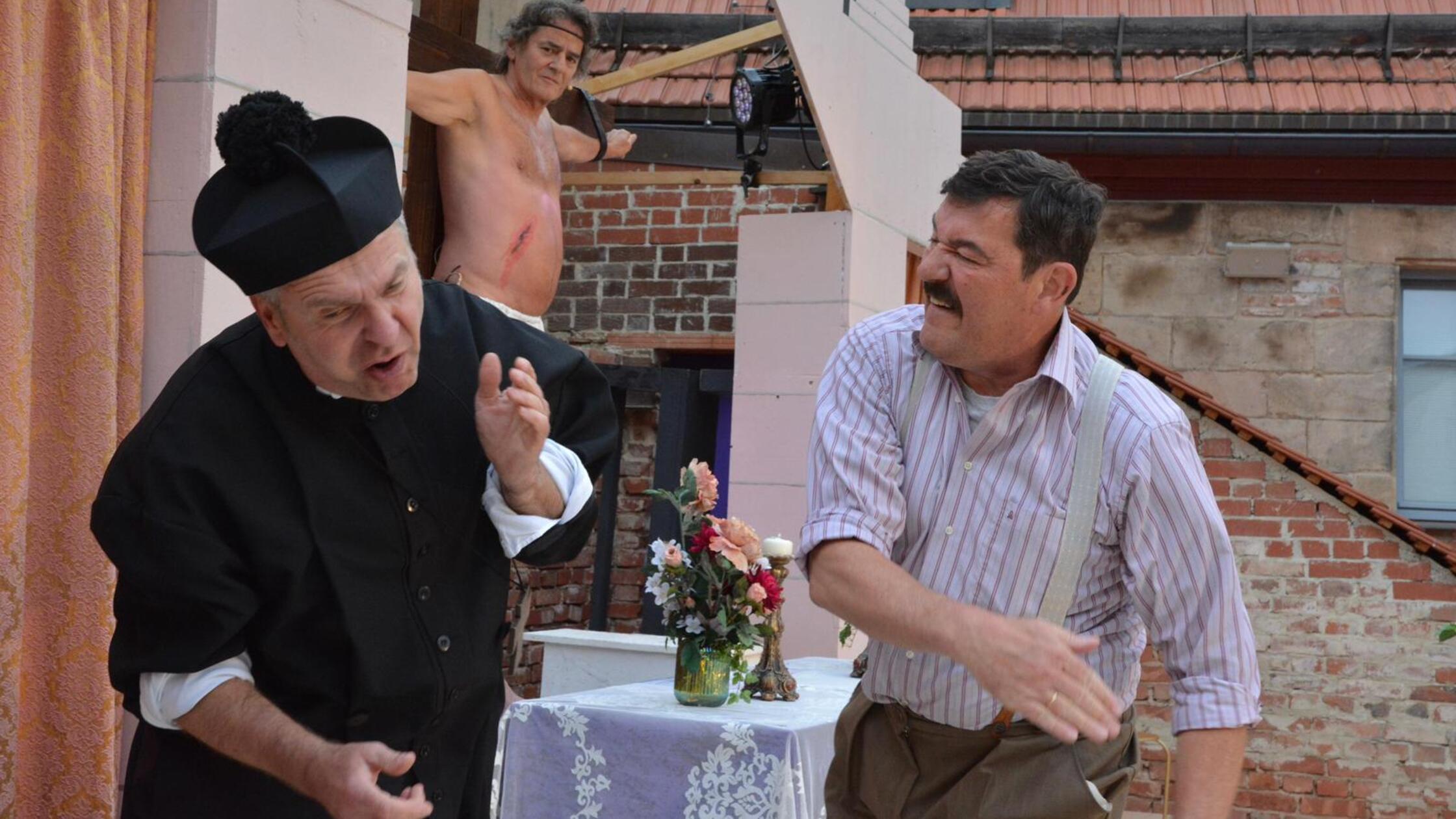 -Don-Camillo-und-Peppone-Premiere-der-Hans-Sachser-in-Langenzenn-begeistert-das-Publikum