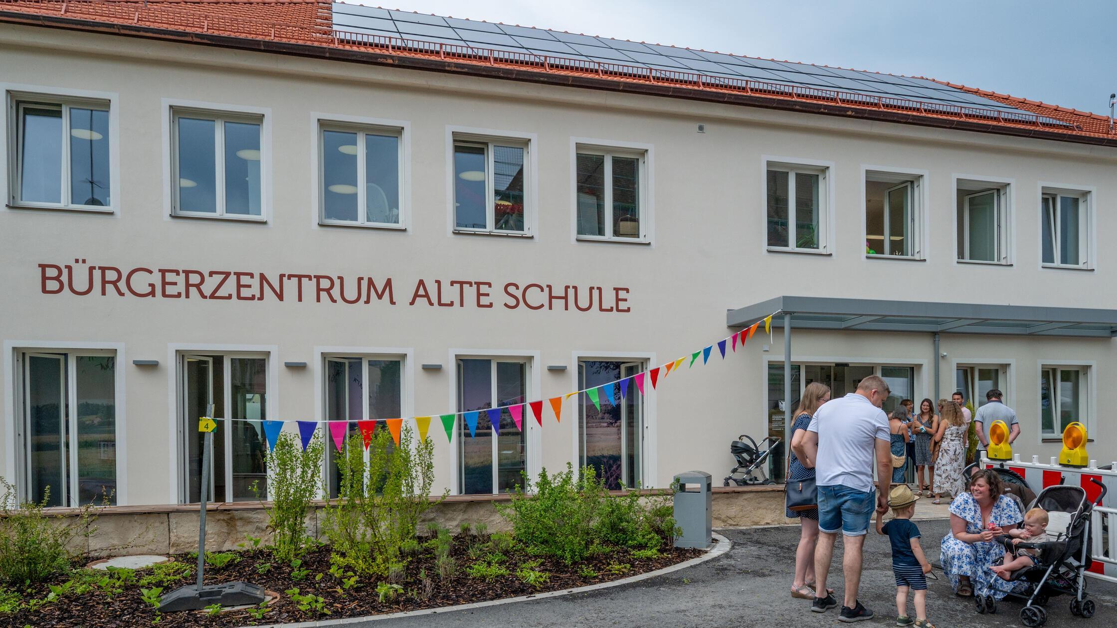 Unwetter-stoppte-Auftakt-B-rgerzentrum-Thalm-ssing-zeigte-trotzdem-seine-Vielfalt