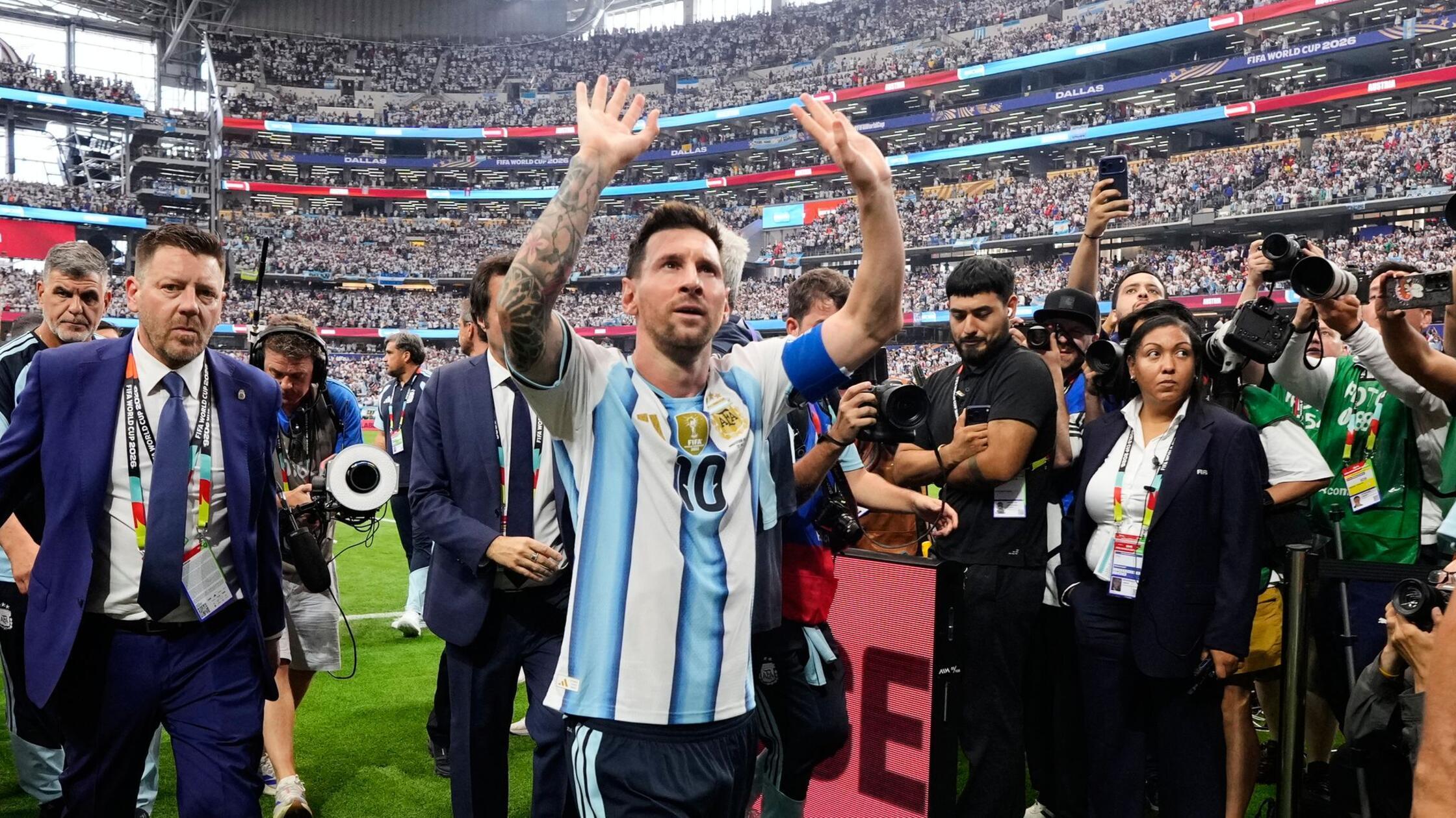 -Galaktisch-und-unz-hmbar-Messi-Magie-verzaubert-die-WM