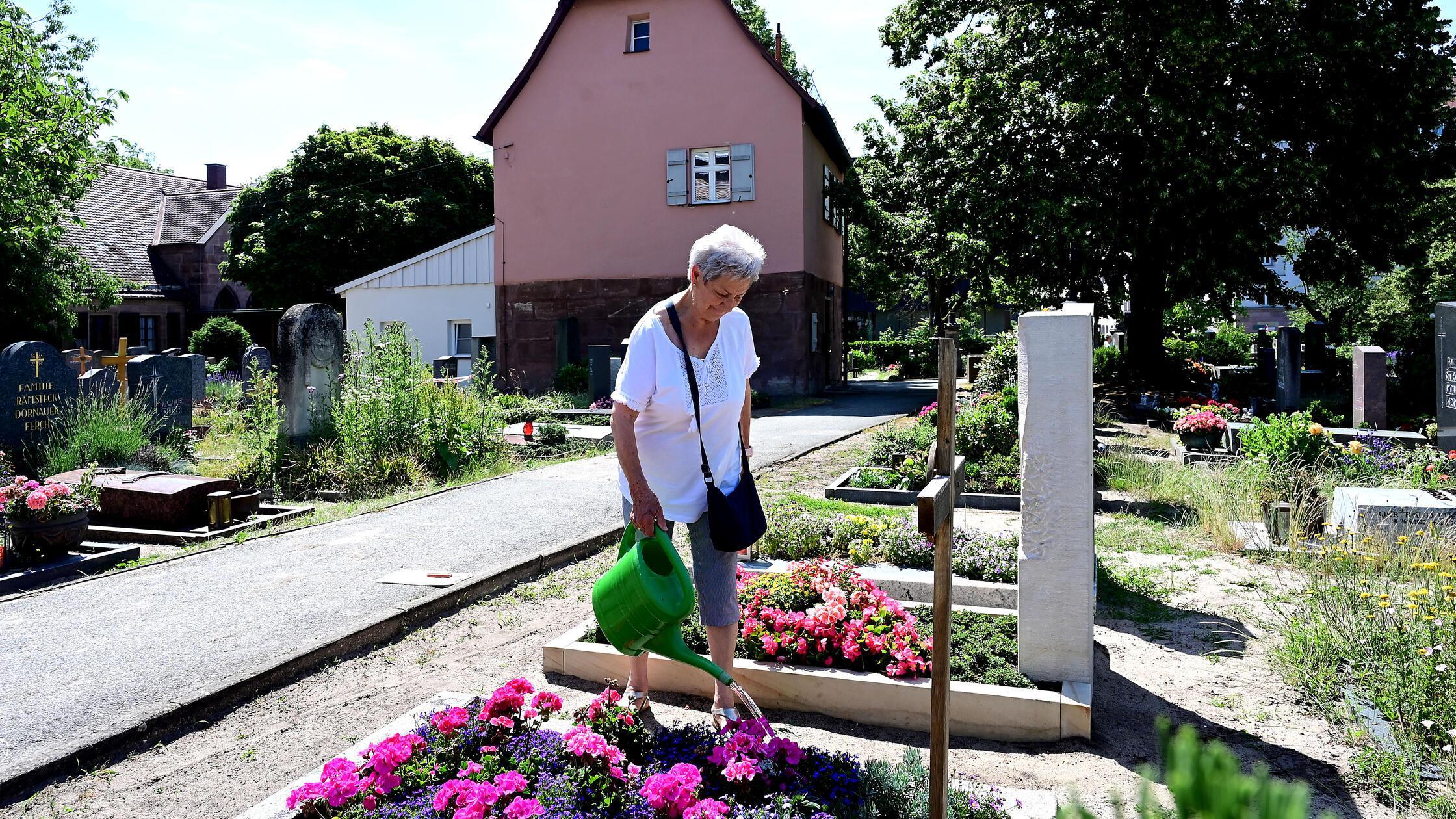 Emergency in Nuremberg: This is why cemetery caretakers are urgently ...