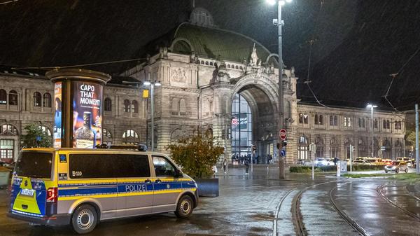 Hauptbahnhof Nuernberg bei Nacht und Regen, Nuernb