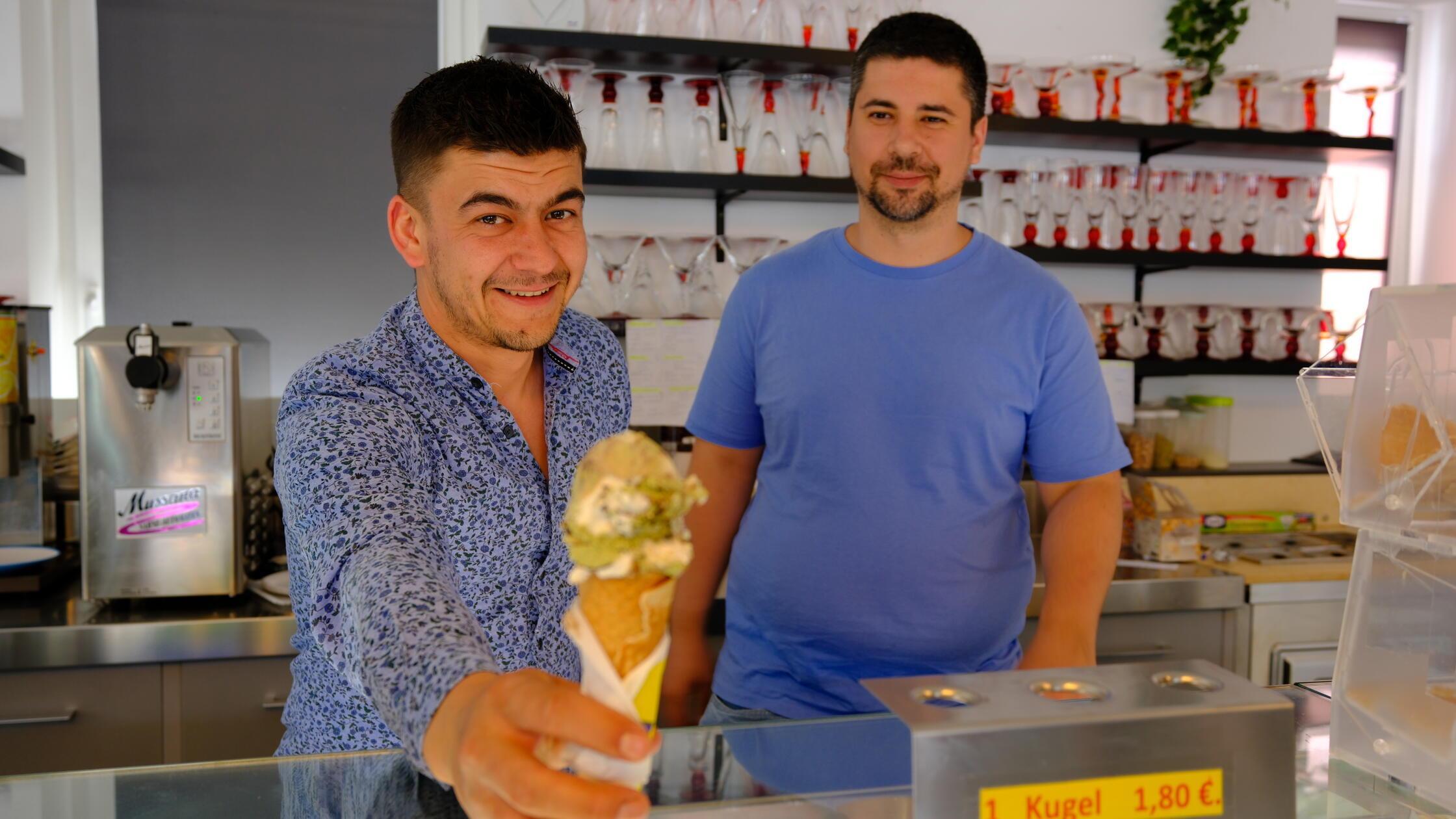 Neues Eiscafe in Deining