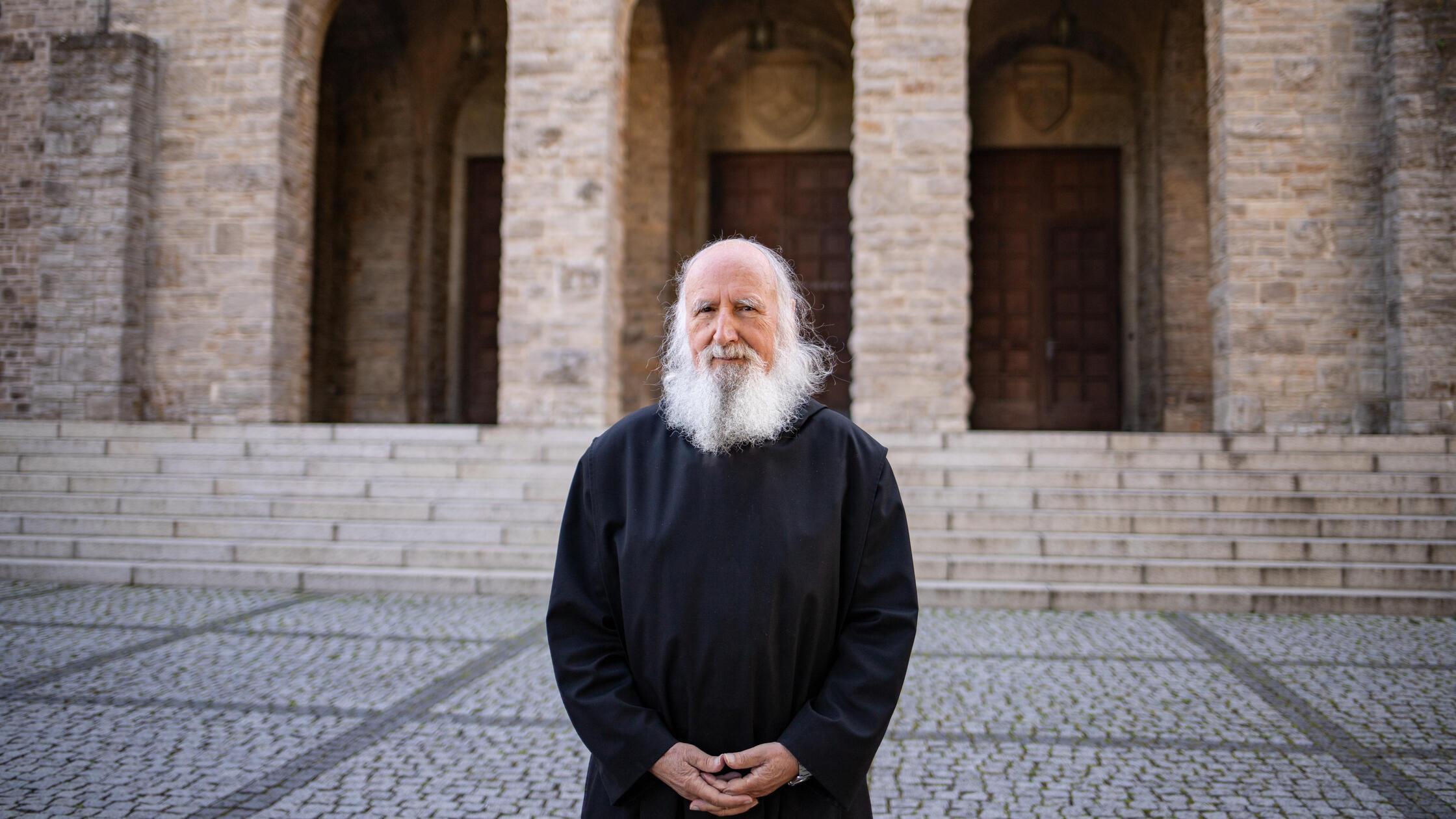 Pater Anselm Grün ist Benediktinermönch und einer 