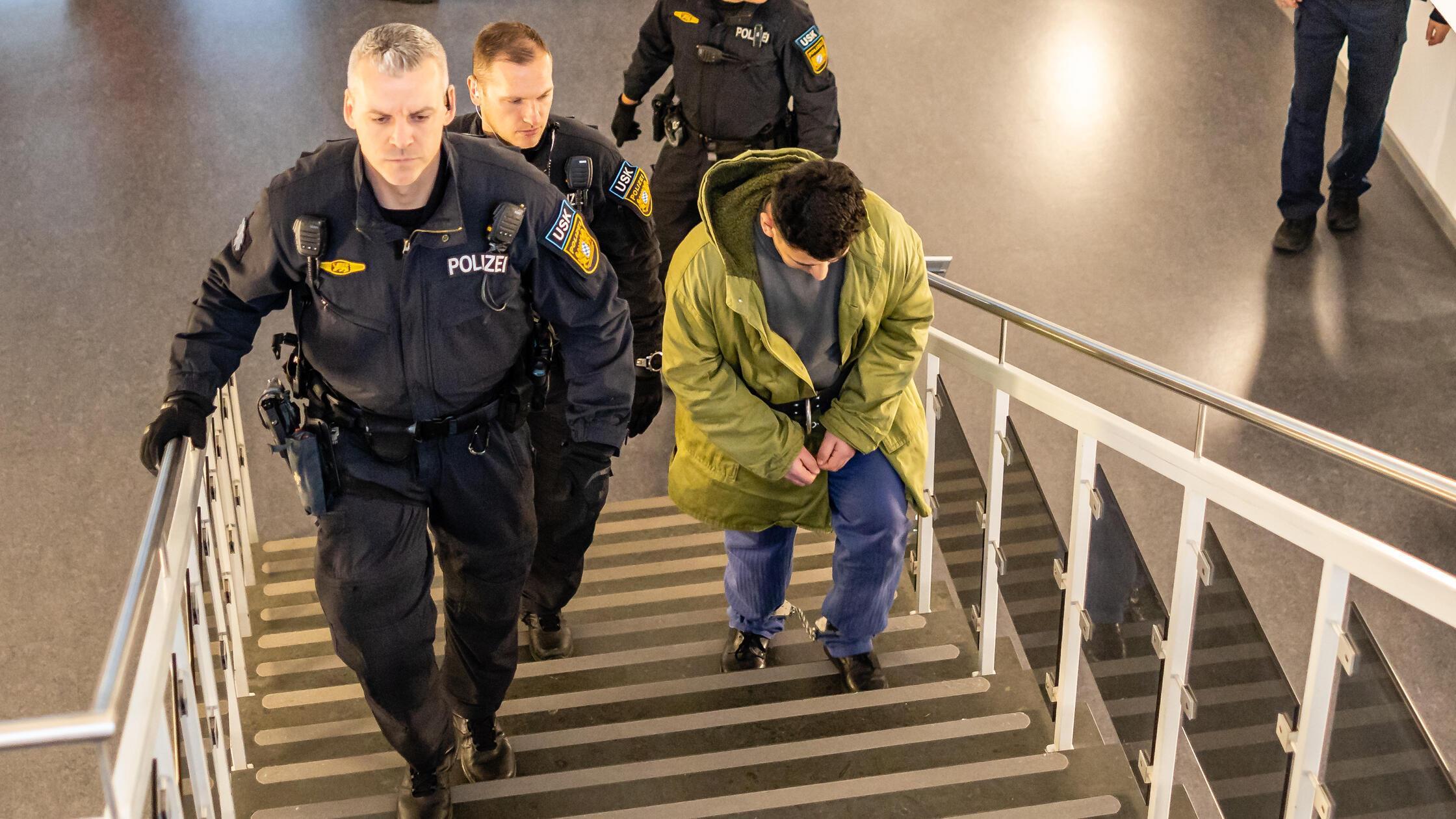 Redaktioneller Hinweis: Angeklagten bitte pixeln!A